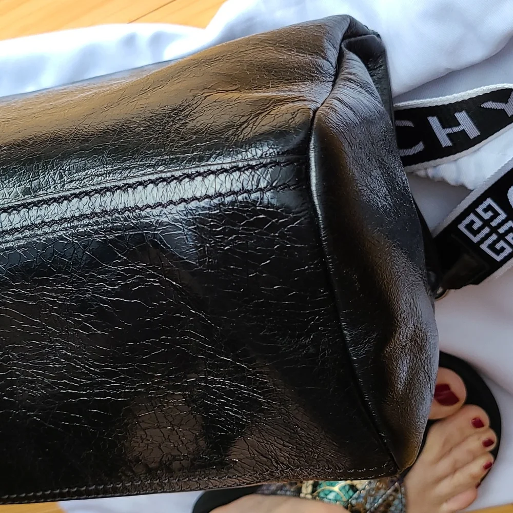 TRADED * Givenchy Crackled Patent 4G Small Pandora Black - Picture 7 of 13